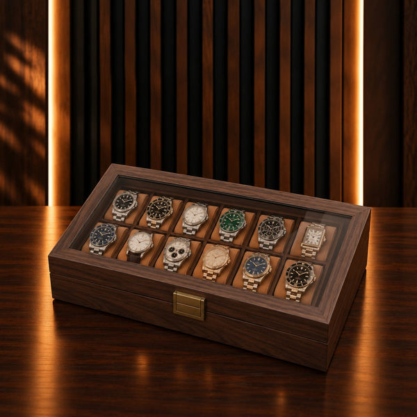 Boîte à montres 12 emplacements revêtement grain de noyer, couvercle vitré fermé, fermoir laiton – Complications Paris