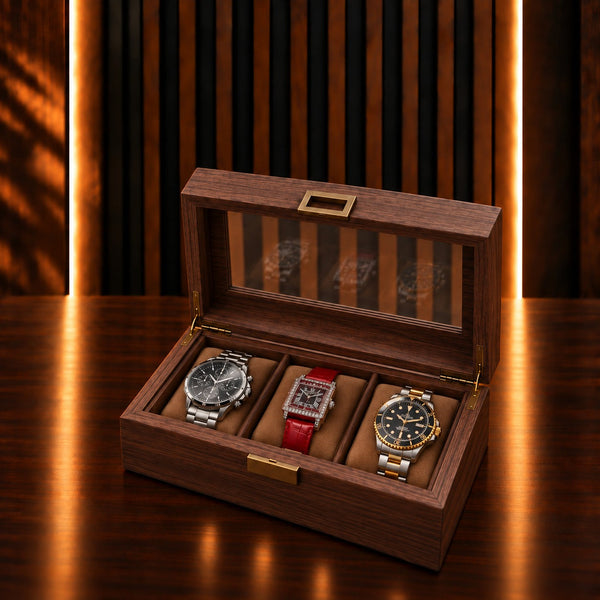 Boîte à montres 3 emplacements revêtement grain de noyer, couvercle vitré ouvert, coussins amovibles – Complications Paris