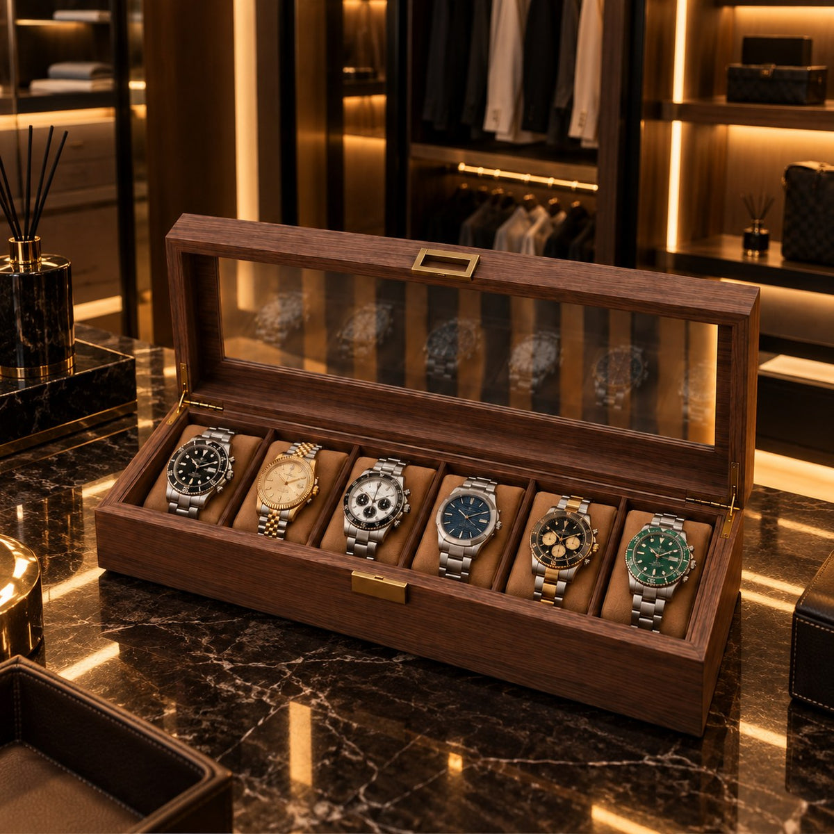 Boîte à montres 6 emplacements ouverte dans un dressing aux étagères rétroéclairées – Complications Paris