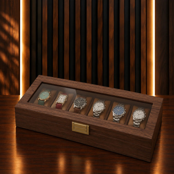 Boîte à montres 6 emplacements revêtement grain de noyer, couvercle vitré fermé, fermoir laiton – Complications Paris