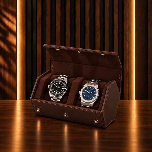 Étui de voyage 2 montres en cuir café, ouvert, montres sur coussins suédine – Complications Paris