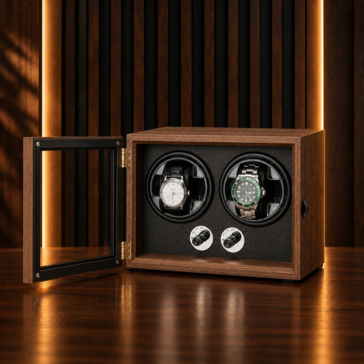 Remontoir montre automatique 2 places en placage bois, porte vitrée ouverte sur deux montres – Complications Paris