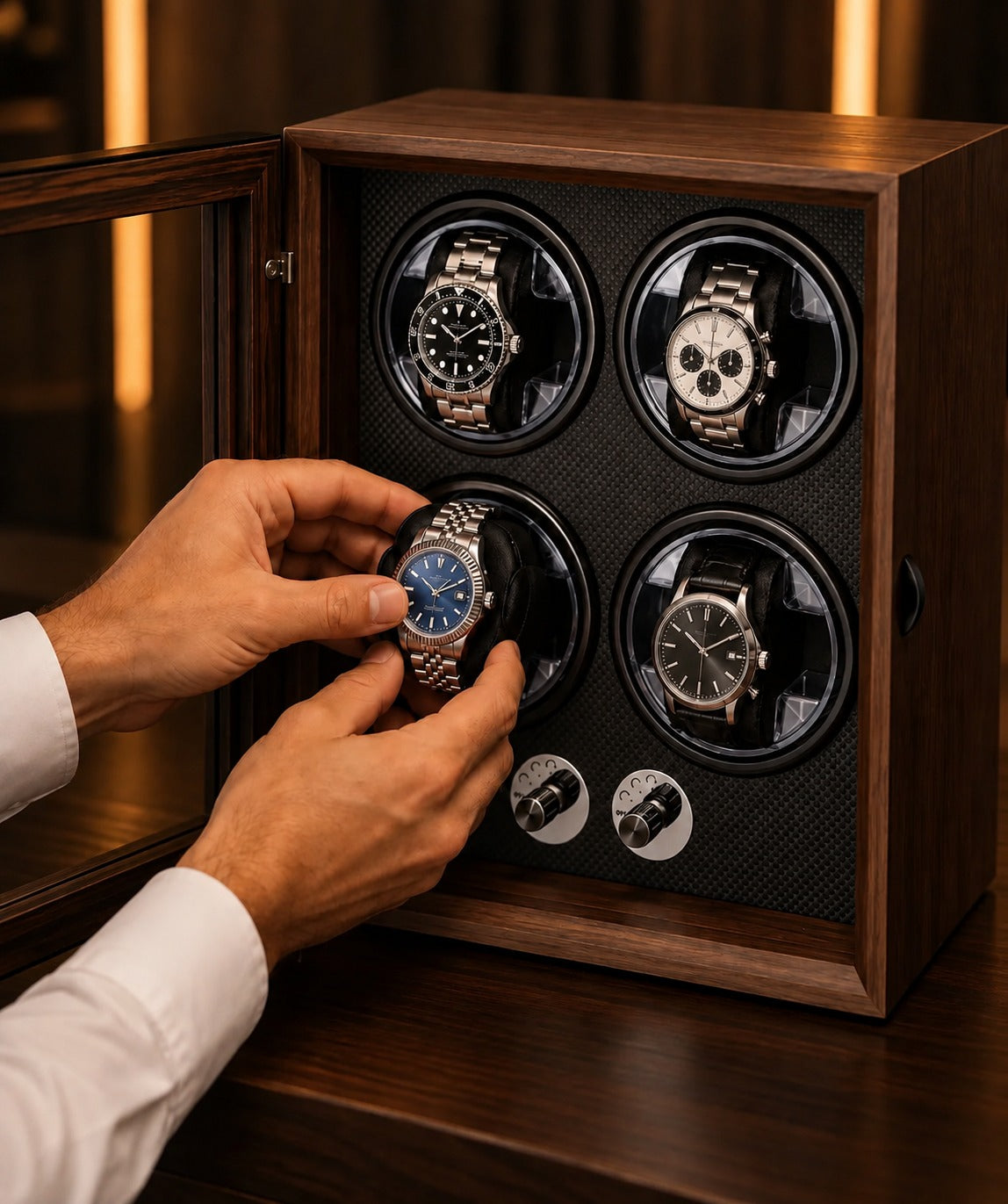 Mise en place d'une montre automatique sur le coussin d'un remontoir 4 places – Complications Paris